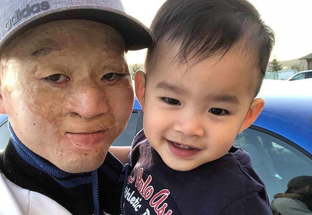 Cuộc sống của cặp đôi “chồng xấu, vợ xinh” sau 4 năm kết hôn, giờ ra sao? - 3 Bé Jayden Nguyễn rất bện và tình cảm với bố, cậu bé kháu khỉnh do thừa hưởng nét đẹp của cả bố và mẹ.