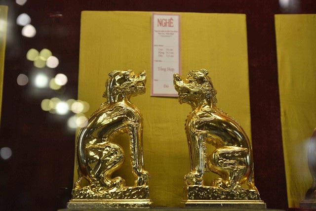 Hình tượng linh vật nghê Việt được trưng bày tại triển lãm Tư liệu linh vật Nghê Việt. Ảnh: Tùng Long.