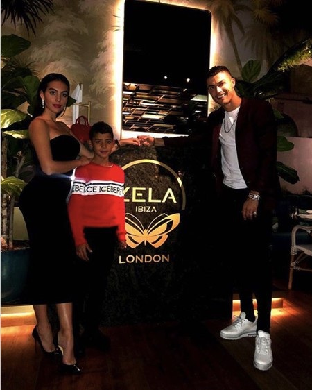 Rộ tin CR7 và bạn gái đã đính hôn