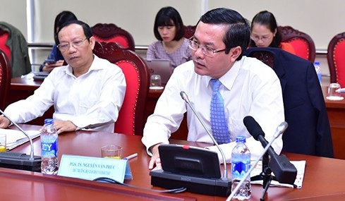Có gỡ bỏ được rào cản “ngáng chân” đại học thực hiện tự chủ? - 4
Thứ trưởng Bộ GD&ĐT Nguyễn Văn Phúc và ông Đặng Quang Việt, Phó Vụ trưởng Vụ Giáo dục đại học tại buổi tọa đàm