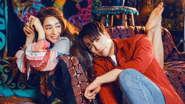 Xin lỗi vì để lộ Nhã Phương mang bầu, Trung Quân nhận cái kết bất ngờ - 2 Trung Quân vô tình để lộ thông tin Nhã Phương đang mang bầu và ngay sau đó anh đã xin lỗi người chị thân thiết.