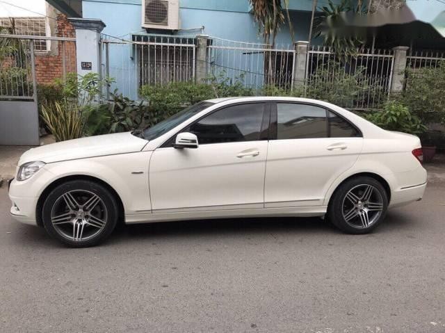 Cuối năm, nhiều chiếc xe sang tiền tỷ "bán hóa giá" vì chủ vỡ nợ - 1 Chiếc Mercedes C230 bán hơn 460 triệu đồng