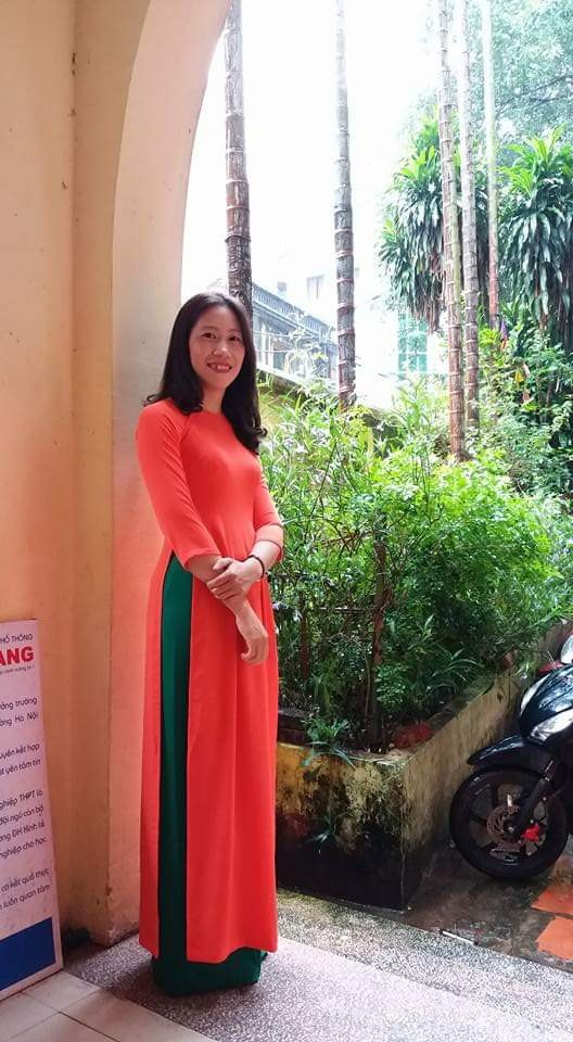 Cô giáo từng khóc vì áp lực nghề giáo: “Hãy cởi trói cho chúng tôi” - 3
Nếu không có Ban giám hiệu và các đồng nghiệp trong trường động viên, sát cánh bên em trong mọi hoàn cảnh, có lẽ em không thể hoàn thành tốt hơn công việc của mình như bây giờ. (Ảnh: Facebook nhân vật)