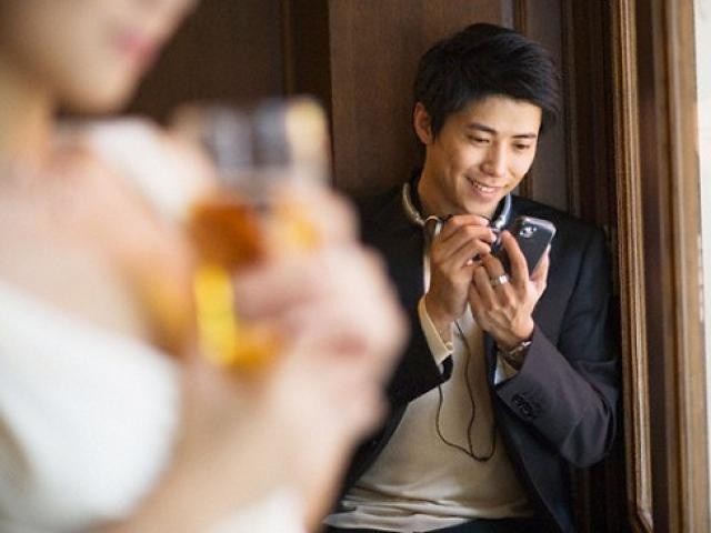 Sơ đồ hành trình đi tìm "của lạ" của đàn ông - 1 Giải pháp chống chán thường là tìm cách lén lút ăn vụng. Ảnh minh họa