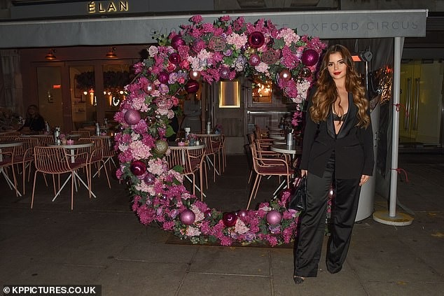 
Demi Rose còn cộng tác thiết kế áo tắm cho một số thương hiệu
