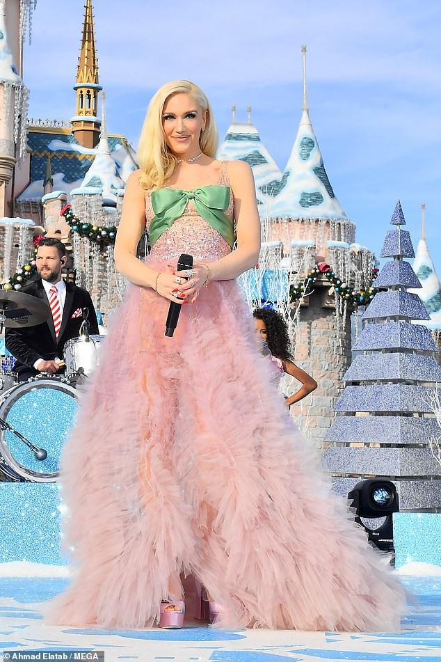 
Gwen Stefani trình diễn tại khu vui chơi Disneyland ở Anaheim, California, Mỹ ngày 16/11 vừa qua
