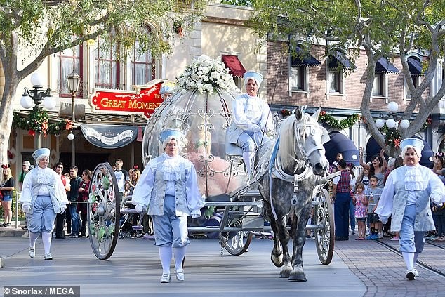 
Gwen Stefani hiện đang hẹn hò với bạn trai kém 7 tuổi Blake Shelton
