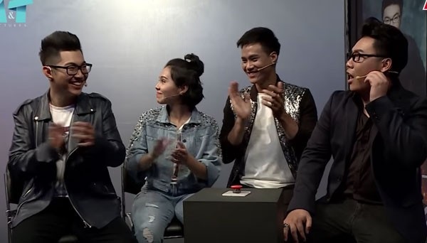 Diễm My 9X và Will liên tục bị người chơi “mắng” trên sóng truyền hình - 1 Bị Hamlet Trương mắng: “Mình làm MC thì mình bớt hỏi mấy câu không có câu trả lời khác đi được không. Giờ không lẽ nói không?”