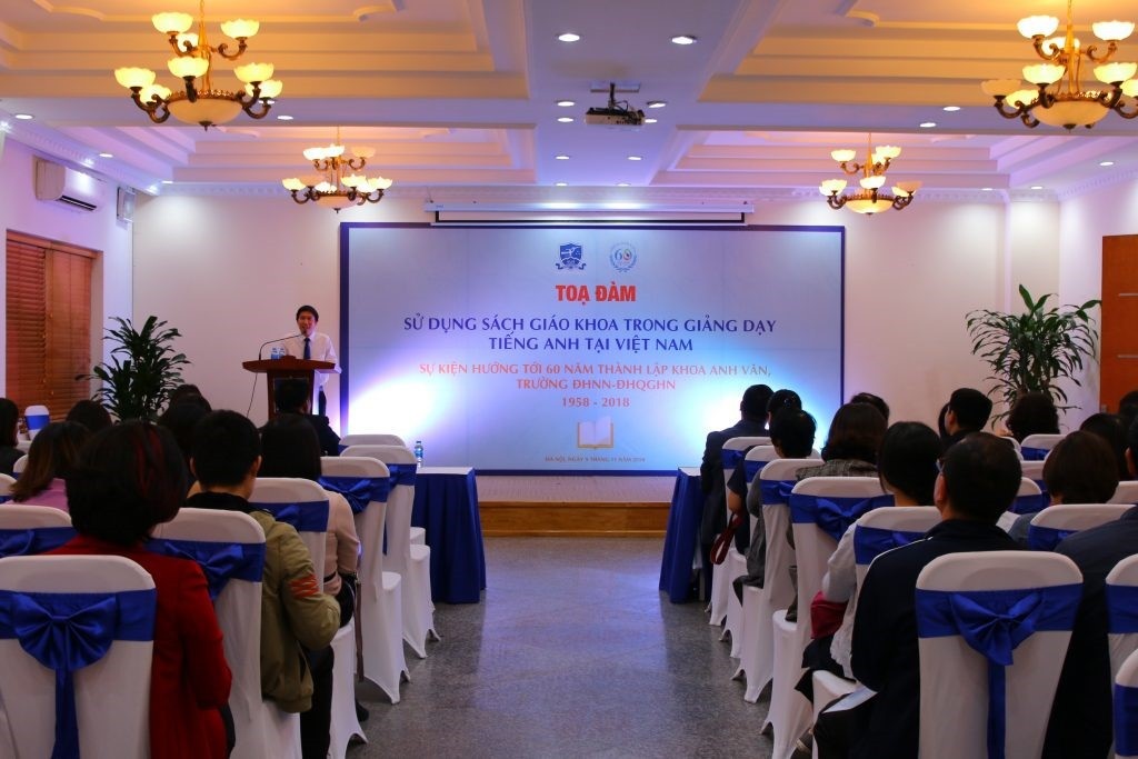 Khoa Anh Văn- Trường ĐHNN- ĐHQG Hà Nội kỷ niệm 60 năm thành lập - 3 Trước đó, trong khuôn khổ lễ kỉ niệm, tọa đàm “Sử dụng SGK trong giảng dạy tiếng Anh tại Việt Nam” cũng được khoa tổ chức.
