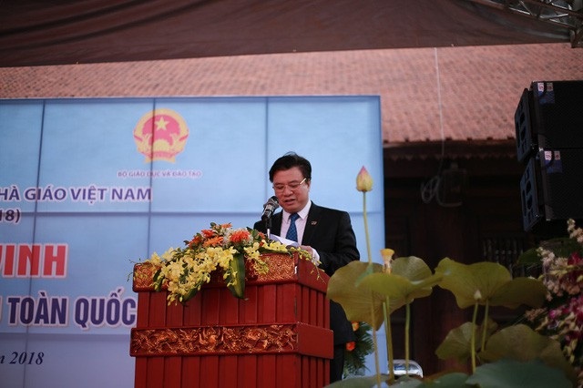 Vinh danh 183 tấm gương Nhà giáo tiêu biểu toàn quốc năm 2018 - 2
Thứ trưởng Bộ GD&ĐT Nguyễn Hữu Độ phát biểu tại buổi lễ.