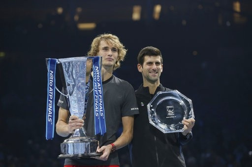 Đánh bại Djokovic, Zverev lần đầu vô địch ATP Finals - 2
Zverev đã đánh bại cả Federer và Djokovic để vươn tới chiếc cúp ATP Finals