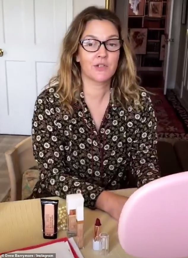 Xem “bà mẹ hai con” Drew Barrymore phục sức trong hai phút - 3 
Diện mạo lúc khởi đầu ngày mới của Drew Barrymore