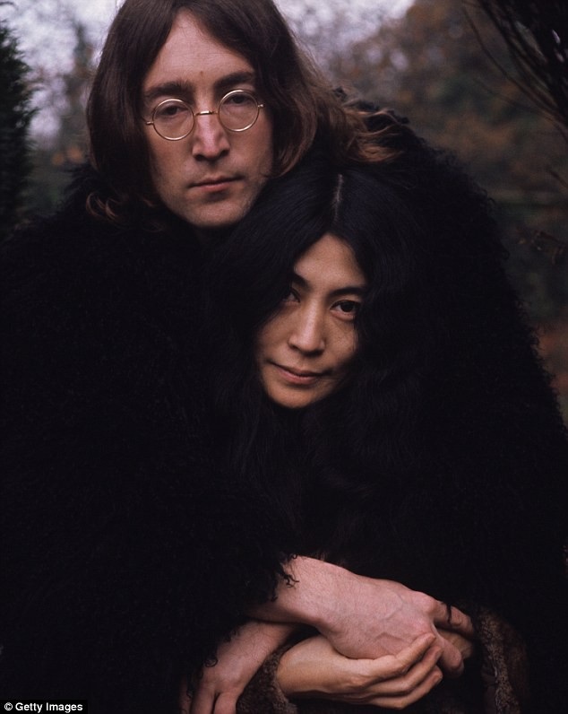 Kẻ sát hại John Lennon “không hề muốn” nam danh ca phải chịu đau đớn - 4
Nam danh ca John Lennon và vợ - bà Yoko Ono