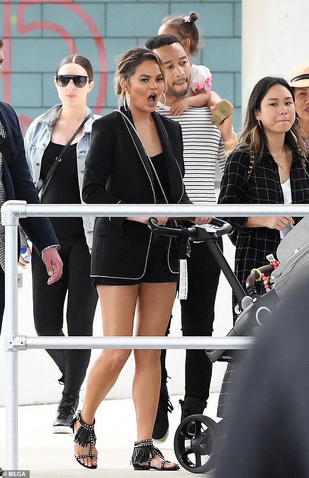 
Chrissy là một siêu mẫu áo tắm nổi tiếng tại nước Mỹ. Cô còn là một MC truyền hình. Người đẹp cũng kịp phát hành một cuốn sách giới thiệu về niềm đam mê nấu nướng của mình. Sau khi lập gia đình, Chrissy tạm gác lại công việc để tập trung chăm sóc mái ấm nhỏ.
