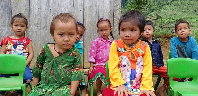 Niềm vui của cô giáo vùng cao trên những công trình phòng học mang tên Dân trí - 5
Những đứa trẻ vùng cao đáng yêu và đáng thương là động lực để cô Lục Thị Lý bám trường, bám lớp dạy học
