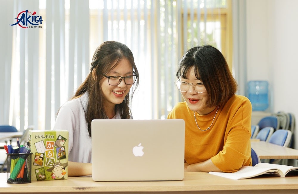 Akira là trung tâm tiếng Nhật tiên phong áp dụng mô hình Blended Learning: Kết hợp việc học Online với giờ học trên lớp. (Ảnh từ Website akira.edu.vn)
