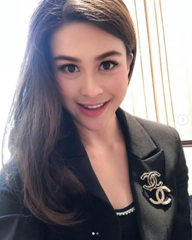 Đưa thi hài trợ lý - Á hậu người Thái Lan về quê nhà làm lễ tại chùa - 1
Á hậu Hoa hậu Hoàn vũ Thái Lan 2005 - cô Nursara Suknamai