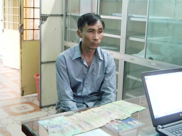 Dự đám tang, sau nhậu say dậy... trộm tiền phúng điếu - 1 Đối tượng Huỳnh Văn Năng tại cơ quan công an.