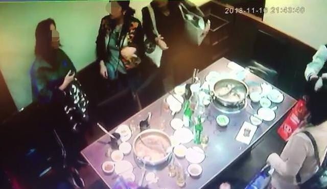 Choáng với đoàn khách Trung Quốc ăn xong không thanh toán tiền - 2 Cả đoàn rời đi và không ai thanh toán bữa tối vì nghĩ rằng người còn lại đã chi trả