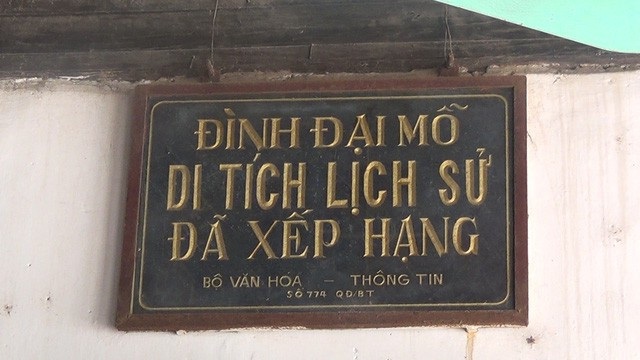 Hà Nội: Văn phòng Chính phủ yêu cầu kiểm tra, xử lý tố cáo sai phạm tại phường Đại Mỗ! - 2
Đình Đại Mỗ đã được xếp hạng Di tích Lịch sử quốc gia từ năm 1993 nhưng bị xẻ thịt để cấp sổ đỏ trái pháp luật.