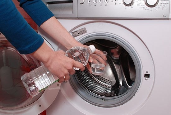 Chưa hẳn ai cũng biết vệ sinh máy giặt đúng cách - 1 Chưa hẳn ai cũng biết vệ sinh máy giặt đúng cách - 1