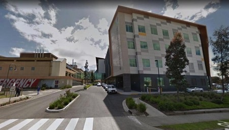 Hậu quả thảm khốc khi con 1 tuổi nuốt pin khiến bố mẹ day dứt cả đời - 2 Bé Isabella Rees đã được đưa đến bệnh viện nhưng không thể qua khỏi