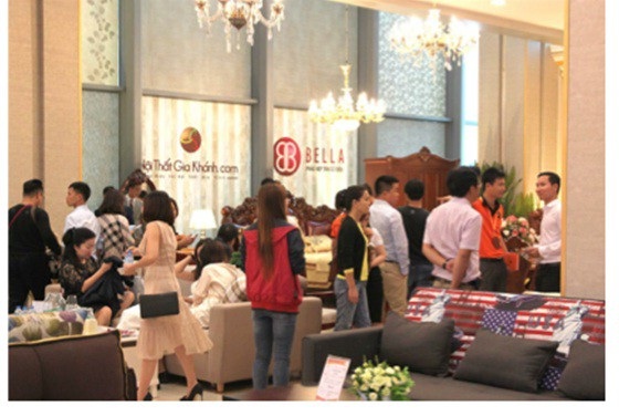 Vietbuild 2018 lần 3 tại TP.Hà Nội: Hút khách ngay ngày đầu khai mạc - 3 Những sản phẩm nội thất được nhập khẩu từ nước ngoài thu hút sự chú ý của giới trẻ.