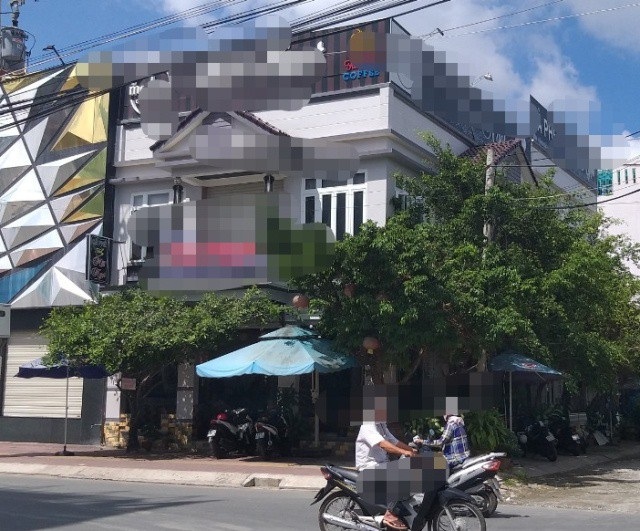 Chủ quán cà phê tá hỏa phát hiện nhân viên treo cổ trên tầng 2 - Ảnh 1. Chủ quán cà phê tá hỏa phát hiện nhân viên treo cổ trên tầng 2 - Ảnh 1.