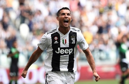 C.Ronaldo được vinh danh trên đường phố Milan - 2 C.Ronaldo đã trở thành thần tượng mới tại Juventus