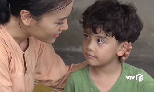 Kết phim “Quỳnh búp bê” bị chê tẻ nhạt, diễn viên và đạo diễn nói gì? - 5 Quỳnh và con trai tìm đến một vùng đất lạ để sống.