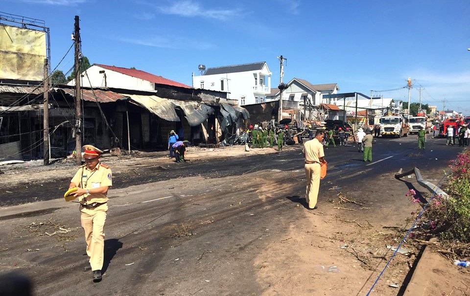 Công an Bình Phước thông tin chính thức vụ cháy 19 căn nhà, 6 người chết - Ảnh 2. Công an Bình Phước thông tin chính thức vụ cháy 19 căn nhà, 6 người chết - Ảnh 2.