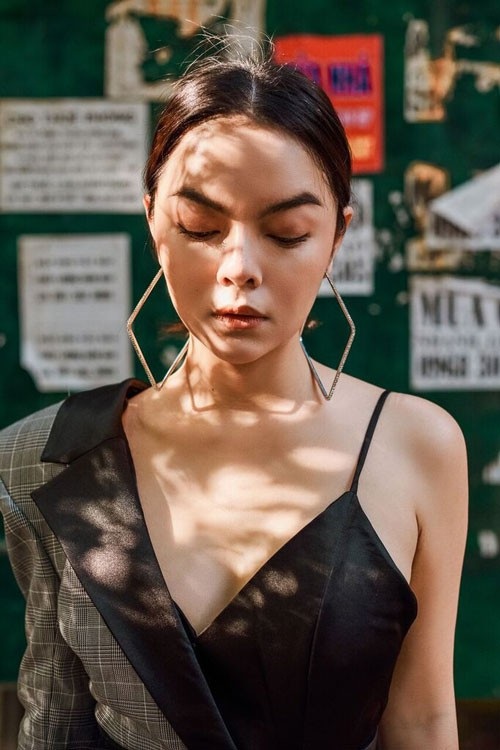 Sau thông tin ly hôn chồng, Phạm Quỳnh Anh xuất hiện đẹp quyến rũ - 9 Sau thông tin ly hôn chồng, Phạm Quỳnh Anh xuất hiện đẹp quyến rũ - 9