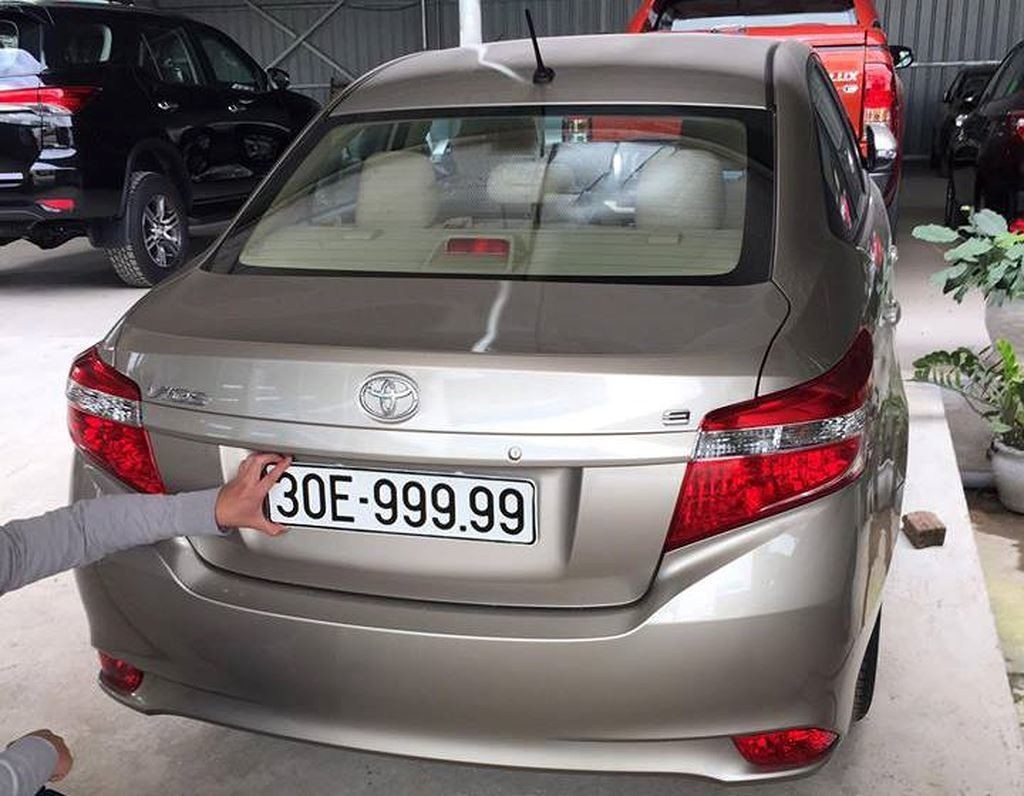 Ô tô 500 triệu, bốc trúng biển số khủng, bán luôn giá 1,6 tỷ - 2 Ô tô 500 triệu, bốc trúng biển số khủng, bán luôn giá 1,6 tỷ - 2