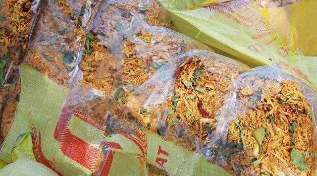 Tiêu hủy gần một tấn khô gà không rõ nguồn gốc - 2 Cận cảnh mặt hàng khô gà không rõ nguồn gốc. (Ảnh: CTV)