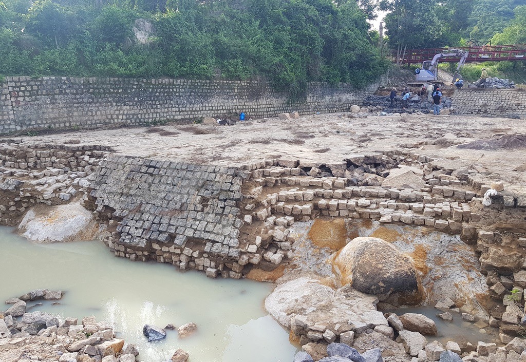 Nha Trang nơm nớp chống bão - Ảnh 3. Nha Trang nơm nớp chống bão - Ảnh 3.