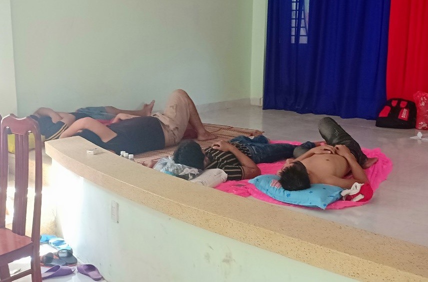 Nha Trang nơm nớp chống bão - Ảnh 2. Nha Trang nơm nớp chống bão - Ảnh 2.