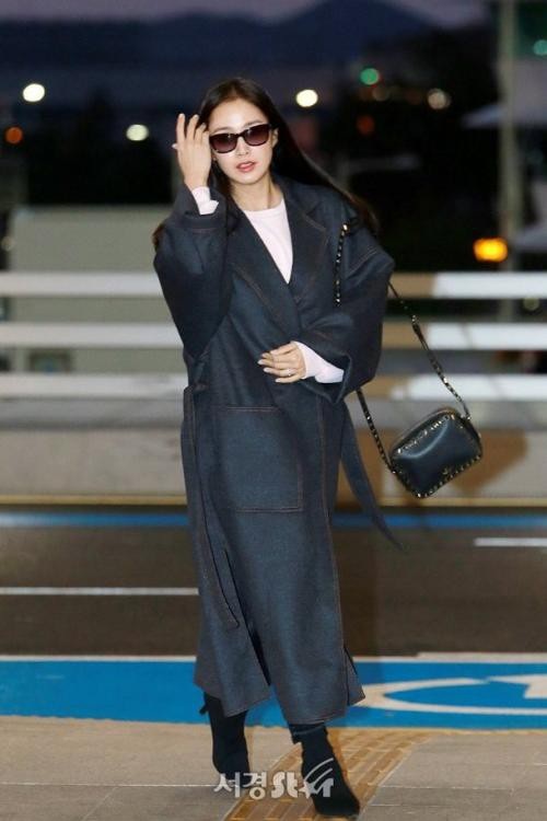 Kim Tae Hee tới Việt Nam, Bi (Rain) đi công tác tại Singapore - 6
Kim Tae Hee đã lui về ở ẩn kể từ khi cô làm lễ cưới giản dị với Bi (Rain) và tháng 1/2017 sau 5 năm hò hẹn kín đáo. Tháng 10/2017, cặp đôi đón con gái đầu lòng.