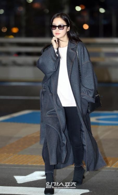 Kim Tae Hee tới Việt Nam, Bi (Rain) đi công tác tại Singapore - 3
Đây là lần đầu tiên Kim Tae Hee tới Việt Nam kể từ khi cô sinh con vào năm 2017.