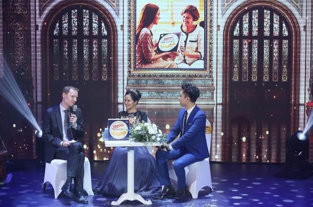 Trọn vẹn cảm xúc với đêm hòa nhạc Hoàng gia Danisa - Mở lời tri ân - 5 Ông Bo Monsted - Tham tán thương mại Đại sứ quán Đan Mạch tại Việt Nam chia sẻ: “Bản thân tôi luôn trân trọng và biết ơn họ với những đóng góp to lớn cho sự nghiệp giáo dục thế hệ tương lai. Tôi xin gửi lời tri ân sâu sắc đến tất cả thầy cô giáo tại Việt Nam nói riêng và thế giới nói chung. Tôi đánh giá cao những hoạt động tri ân Nhà giáo của Danisa và nhất là Đêm hoà nhạc này. Tôi tin mọi người sẽ được truyền cảm hứng từ những hoạt động do Danisa tổ chức cũng như sẽ chọn Danisa để bày tỏ lòng tri ân đến các thầy cô giáo nhân ngày 20-11.