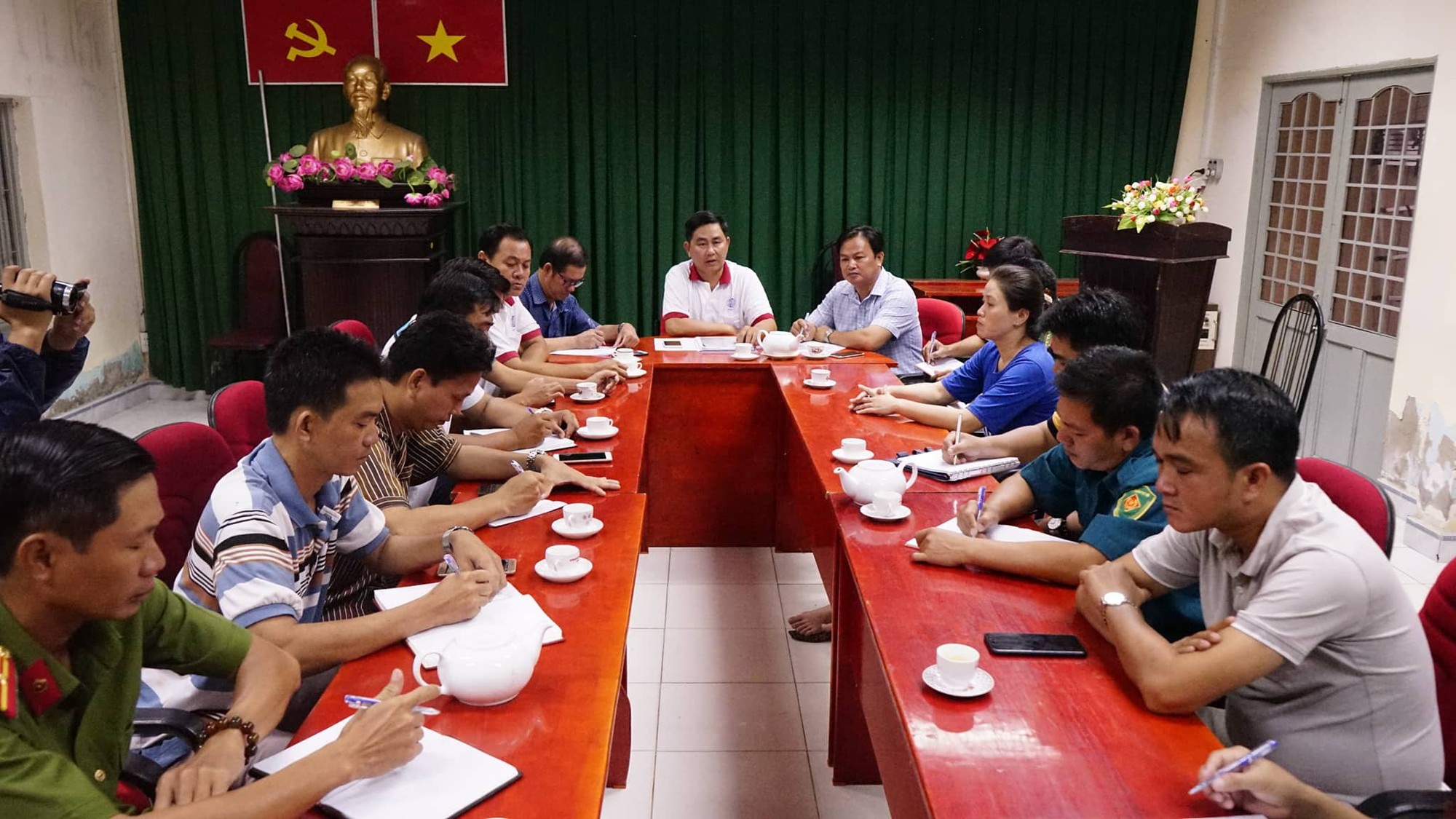Vừa vui lễ hội nghinh Ông vừa sẵn sàng chạy bão - Ảnh 12. Vừa vui lễ hội nghinh Ông vừa sẵn sàng chạy bão - Ảnh 12.