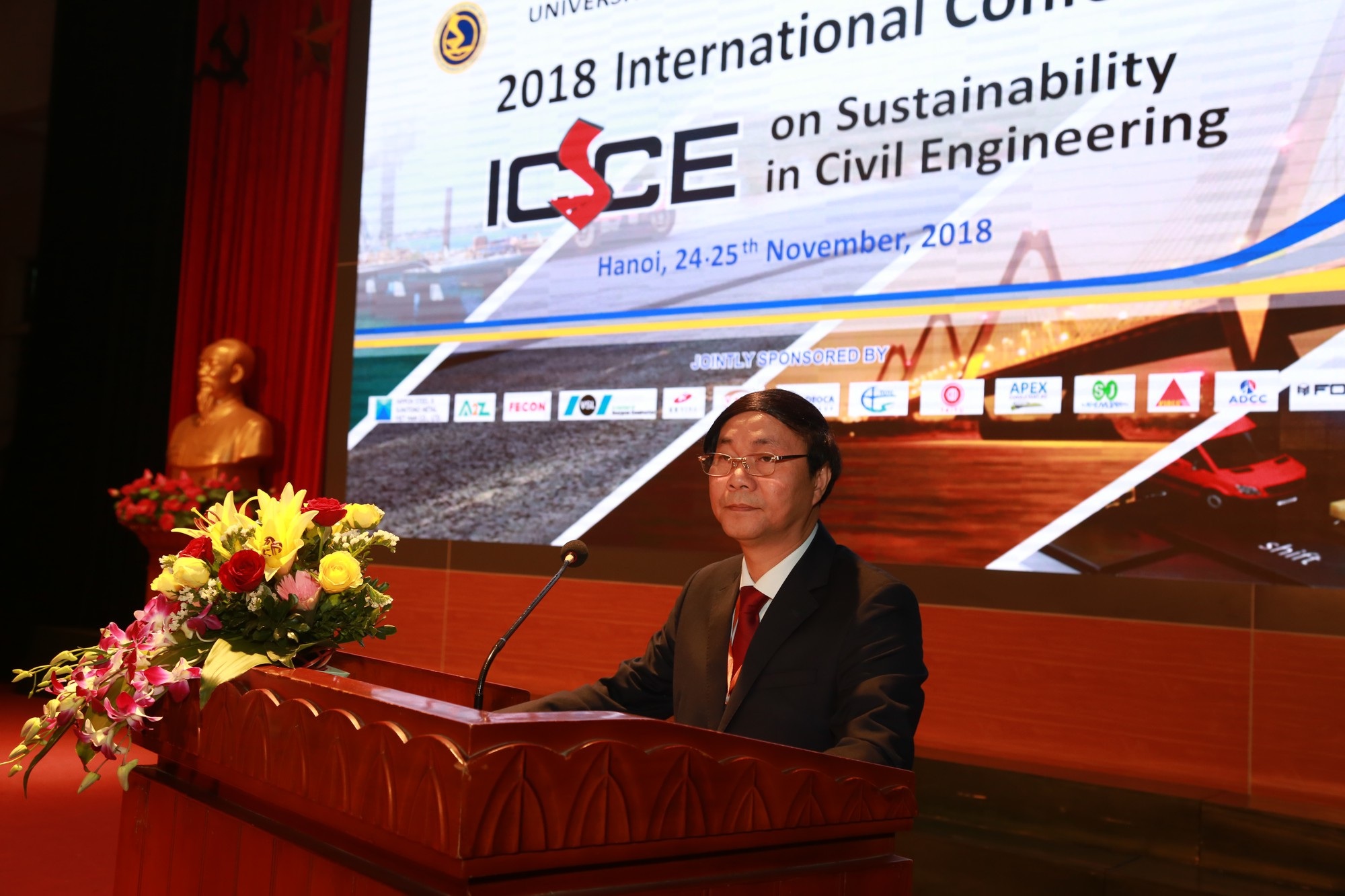 Hội nghị ICSCE 2018: Hội tụ các nhà khoa học hàng đầu thế giới lĩnh vực xây dựng công trình - 2
Hiệu trưởng trường ĐH Giao thông vận tải Nguyễn Ngọc Long