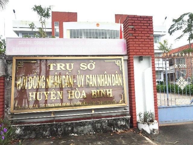 Nguy cơ thất thoát tiền tỷ vì huyện cho nhà thầu... "mượn" vốn trước tại Bạc Liêu! - 1 Nhiều công trình, dự án xây dựng cơ bản trên địa bàn huyện Hòa Bình (tỉnh Bạc Liêu) có vi phạm.