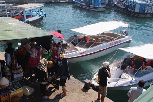 Dừng hoạt động đưa đón du khách trên Vịnh Nha Trang - 1 Nha Trang dừng hoạt động đưa đón khách tham quan vịnh Nha Trang do bão số 9