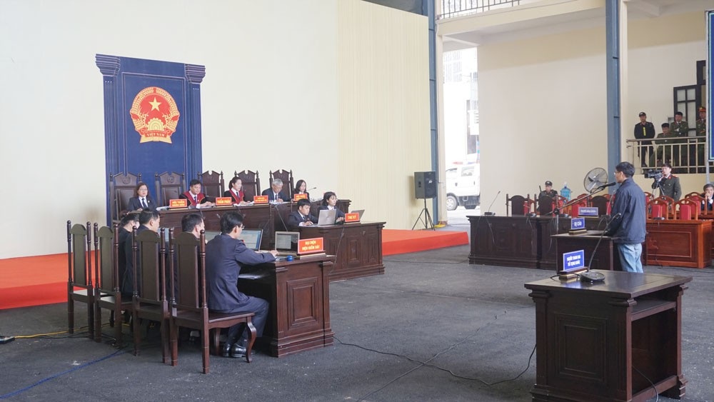 Nói lời sau cùng, 2 cựu tướng công an gửi lời xin lỗi Đảng và nhân dân - 2
Quang cảnh phiên tòa sáng ngày 24/11.
