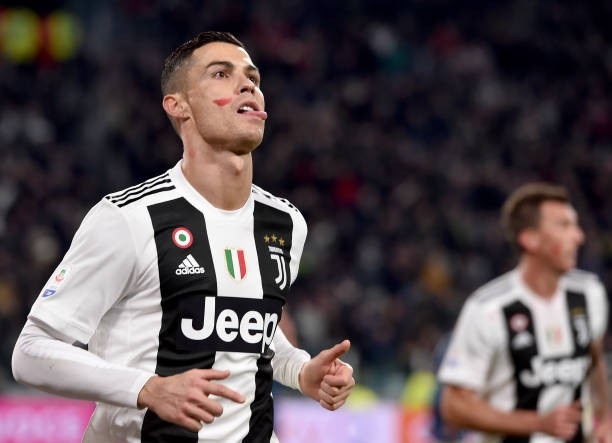 Juventus 2-0 SPAL: C.Ronaldo vượt lên dẫn đầu Vua phá lưới - 2 Juventus 2-0 SPAL: C.Ronaldo vượt lên dẫn đầu Vua phá lưới - 2