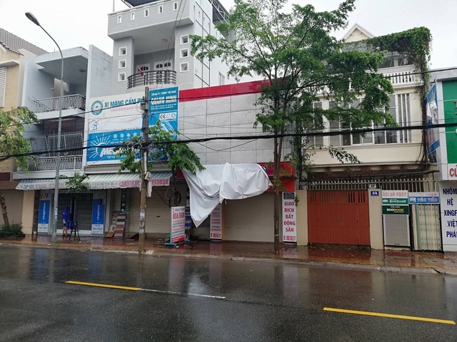 Bão số 9 đổ bộ vào đất liền, nhiều cây gãy đổ tại Vũng Tàu - 33 Bão số 9 đổ bộ vào đất liền, nhiều cây gãy đổ tại Vũng Tàu - 33