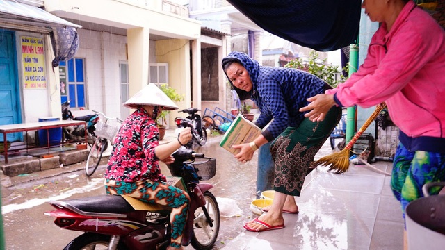 Bão số 9 đổ bộ vào đất liền, nhiều cây gãy đổ tại Vũng Tàu - 22 Bão số 9 đổ bộ vào đất liền, nhiều cây gãy đổ tại Vũng Tàu - 22