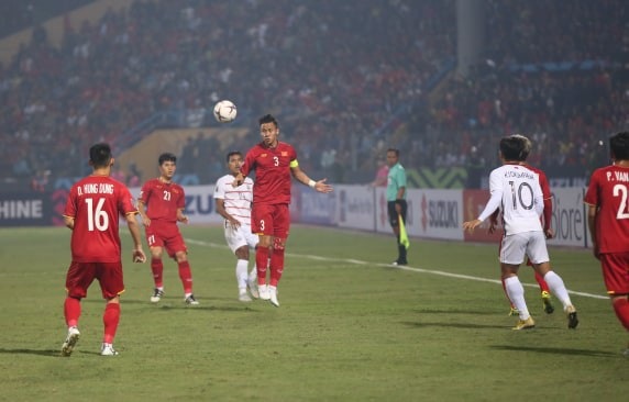 Chấm điểm trận Việt Nam 3-0 Campuchia: Những đôi chân thăng hoa - 1
Hàng thủ đội tuyển Việt Nam tiếp tục cho thấy sự chắc chắn trong trận đấu với Campuchia