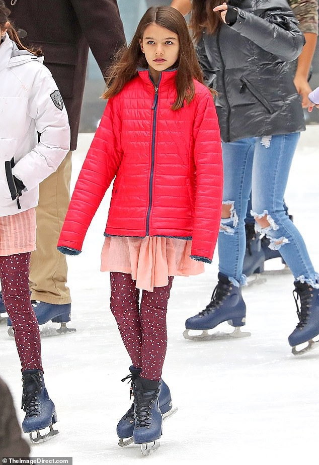 Suri Cruise - Cô con gái 5 năm không hề gặp cha ruột - 1
Suri Cruise - cô con gái ruột duy nhất của Tom Cruise đã không gặp cha ruột 5 năm nay.