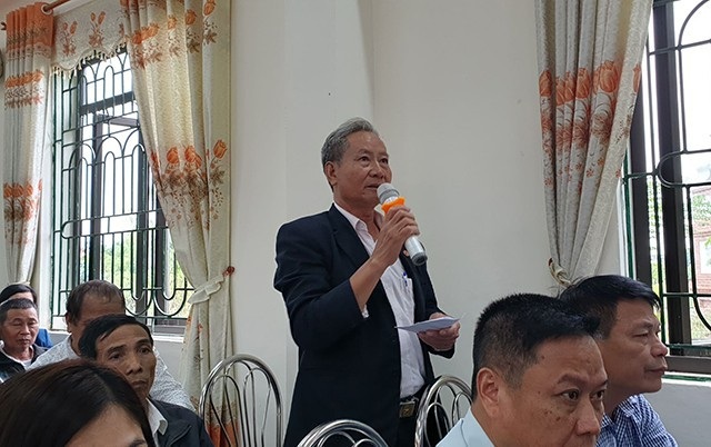 Lắng nghe dân! - 1
Cử tri Trần Đức Phương - xã Minh Trí phản ánh tình trạng vi phạmtrật tự xây dựng tại huyện Sóc Sơn (ảnh: Quang Phong)